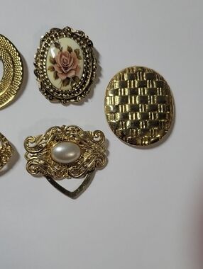 Gold-Tone Floral Cameo and Decorative Money Clip Set -